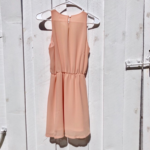 Peachy, White Knit Design, Cinched Mid Cut Dress - Picture 2 of 3